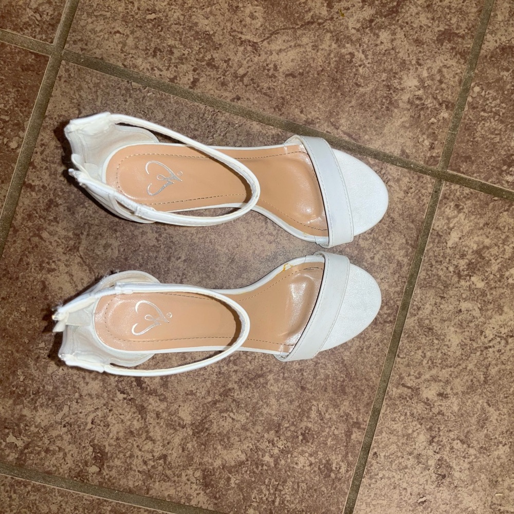 Heels - Picture 2 of 3